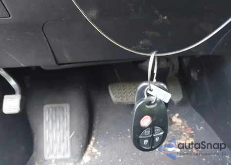 2013 Toyota Highlander Se V6 z USA, uszkodzony, nr VIN 5TDBK3EH3DS180662